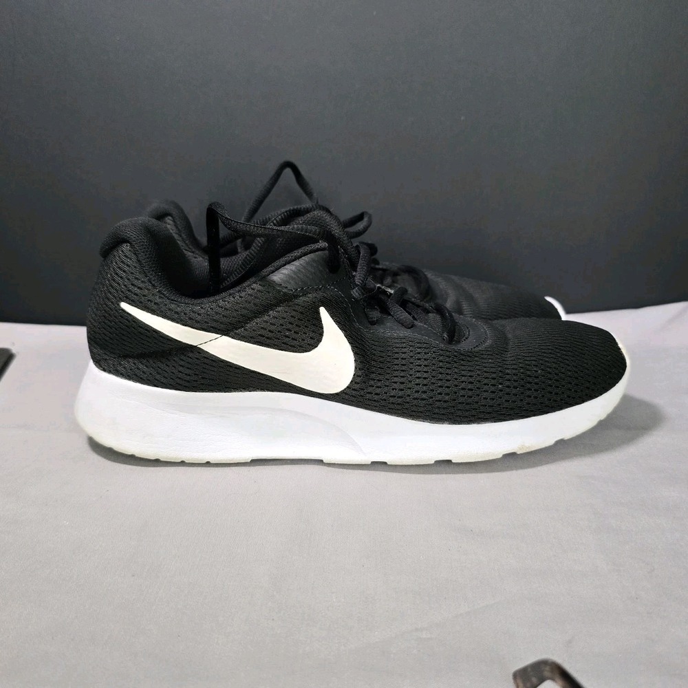 Nike Womans Tanjun Mesh Sneaker 8W Black/White - Picture 2 of 6